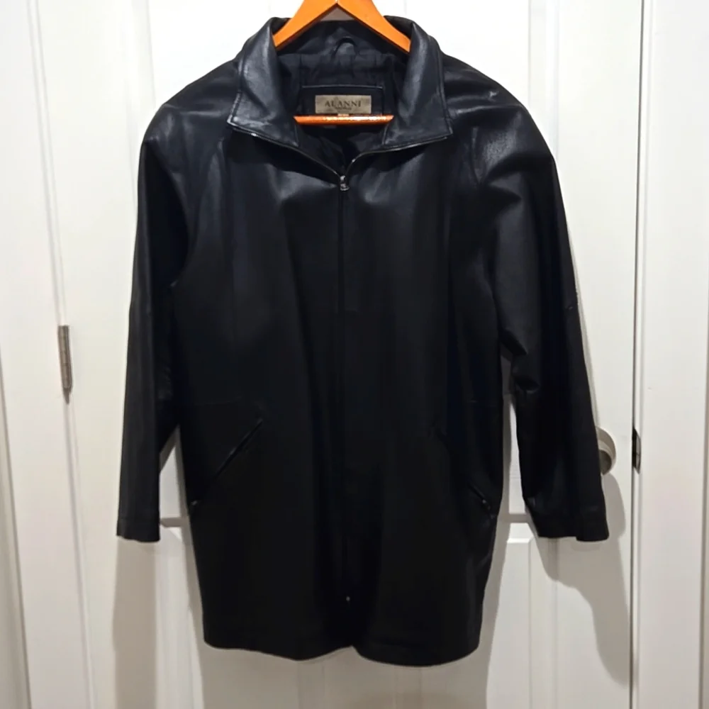 Vintage Alanni black women's leather coat jacket zipper and two front pockets L
